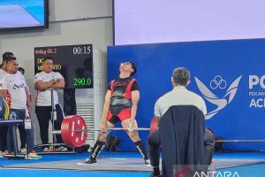 Angkat berat-Medali emas kelas 66 kilo jadi milik Doni Meiyanto