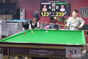 Pebiliar Toni Setiadi koleksi emas keenam untuk Jakarta