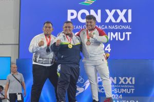 Angkat berat-Medali emas belum lepas dari genggaman Asep Nurdin