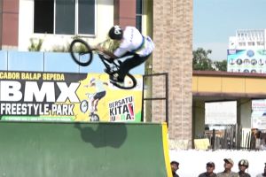 Kombinasi tailwhip 360 sempurna, Jabar amankan emas di freestyle BMX