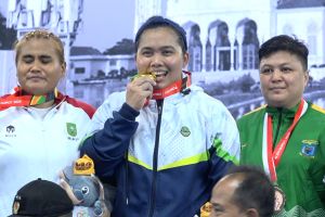 Maria Magdalena pertahankan medali emas di kelas 84 kg angkat berat