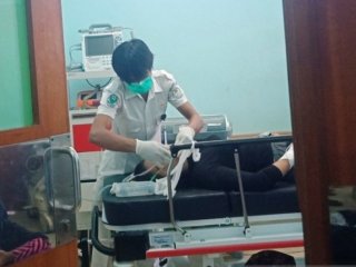Beberapa hari terlihat murung, gadis muda ini nekat minum racun