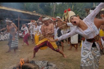 Warga Selumbung, Karangasem gelar tradisi Daratan
