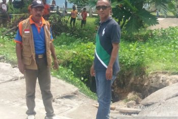 Camat: Tanah turun di Pulau Nusalaut akibat batu kapur lapuk