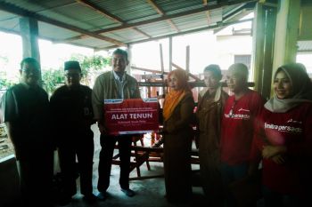 Pertamina Dumai dorong warga jadi pengrajin kain tenun