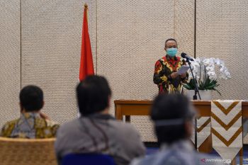 KPK mengungkapkan mantan Dirut PGN Suko Hartono tidak memenuhi panggilan