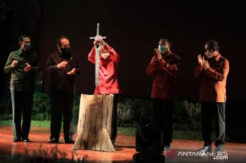 Tancapkan pedang, Gubernur buka Festival Seni Bali Jani III