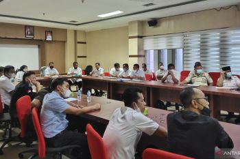 Bupati Inhu janji selesaikan tapal batas desa