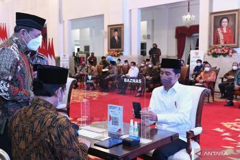 President Joko Widodo pays alms through Baznas