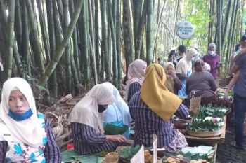 Pasar Papringan salah satu wisata wajib Anda kunjungi jika ke Temanggung