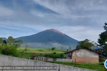 Badan Geologi larang daki puncak Gunung Kerinci karena gempa meningkat