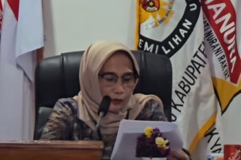 KPU Muara Enim tetapkan  Edison-Sumarni sebagai pemenang Pilkada 2024