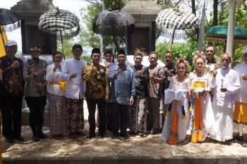 Umat Hindu melaksanakan Upacara Melasti di Ngobaran Gunungkidul