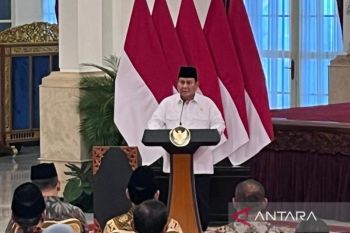 President, VP, Cabinet pay alms through Baznas