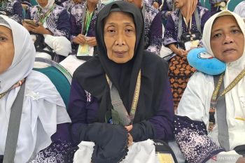 Sri dan kotak kayu, menabung harapan menuju Baitullah