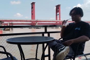 Kafe pinggir Sungai Musi jadi tempat nongkrong asik di Kota Palembang
