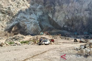 11 korban longsor Gunung Kuda belum ditemukan