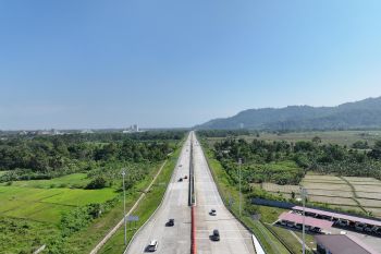 Satu bus alami kecelakaan tunggal di Tol Padang-Sicincin