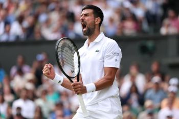 Djokovic menang cepat dalam debutnya di Yunani