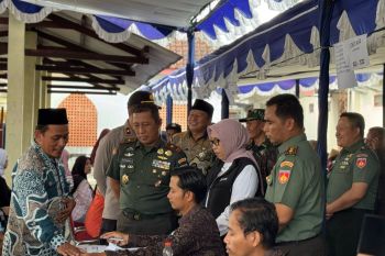 Bulog DIY bersinergi dengan TNI salurkan bantuan pangan dan gerakan pangan murah
