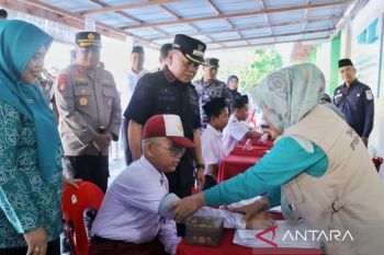 Dukung generasi sehat, Bupati Meranti resmikan pemeriksaan gratis dan gerak jalan sehat
