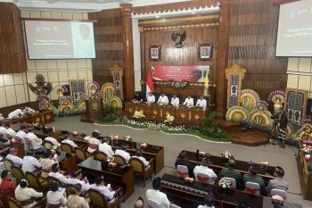 DPRD beri kado istimewa HUT Provinsi Bali dengan penetapan Raperda Bale Kerta