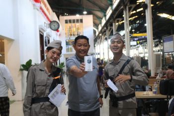KAI Daop 6 Yogyakarta Ajak Penumpang Rayakan HUT ke-80 RI di Stasiun dan di Atas KA