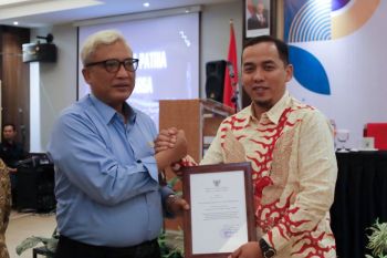 KAI Daop 6 Yogyakarta raih penghargaan Platinum Penanggulangan Tuberkulosis dari Gubernur DIY