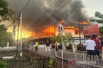 SMA Negeri 1 Tebingtinggi dilalap api, lantai dua gedung hangus terbakar