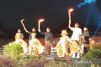 Menbud Fadli Zon membuka peringatan perdana Hari Kebudayaan di Yogyakarta