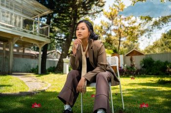 Musisi Clara Riva melepas kepenatan lewat single menyenangkan "Iya Iya Iya"