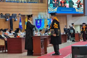 Universitas Terbuka bawa semangat Hari Pahlawan dalam wisuda 2025
