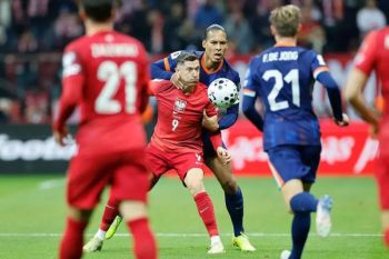Belanda bermain imbang lawan Polandia