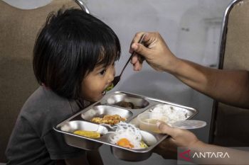 Indonesia expands free meals to tackle stunting risk: minister
