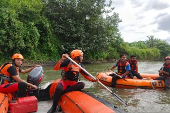 SAR cari korban tabrakan mobil yang hilang di Sungai Lematang Kabupaten Lahat