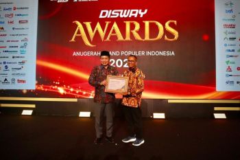 Program KDKMP Jadi Program Pemerintah Terpopuler, Menteri Ferry Raih Disway Awards 2025