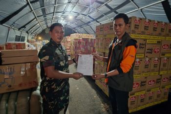 Kodam Mulawarman kirim 4 truk logistik ke Sumatera