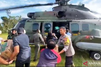 TNI AU kerahkan heli antar logistik ke lokasi bencana di Sumbar
