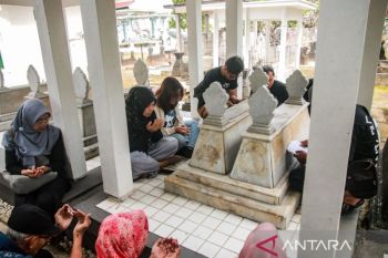 Biro DIY ziarah ke makam salah satu pendiri ANTARA Soemanang