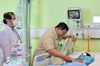 Prabowo visits victims of MBG vehicle accident, gives moral support