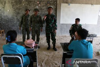 Satgas Pamtas Kostrad Berikan Edukasi Wawasan Kebangsaan kepada Pelajar