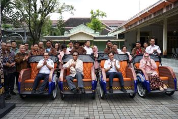 KAI Salurkan Bantuan CSR Becak Listrik kepada Pemerintah Daerah DIY Dukung Ekosistem Transportasi yang Ramah Lingkungan