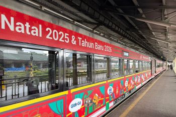KAI Hadirkan Livery Tematik dan Ornamen Stasiun, Meriahkan Libur Natal 2025 dan Tahun Baru 2026