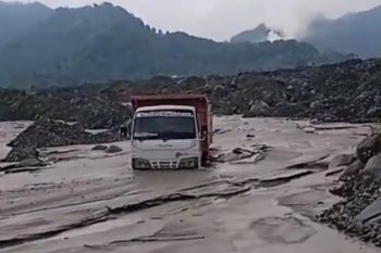 Tremors from Mount Semeru lava flood lasted over three hours