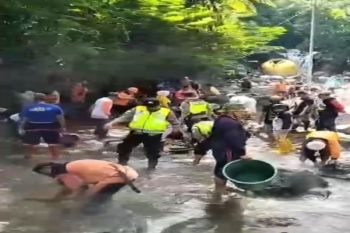 Pemkab Tegal menutup sementara lokasi pemandian Pancuran 13 Guci