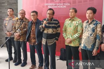 Mahfud menegaskan Komisi Reformasi Polri bukan bertugas selesaikan kasus