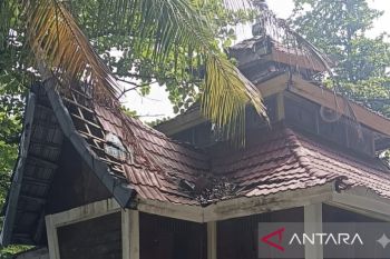 Fasilitas Wisata Pariaman rusak akibat bencana Hidrometeorologi