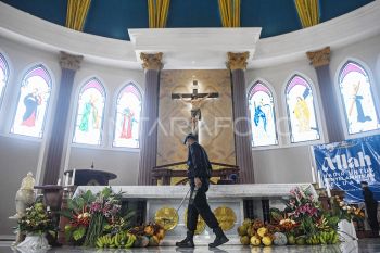 Sterilisasi gereja jelang Natal di Samarinda
