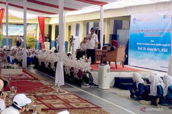 Minister ties education reform to natural resource sovereignty