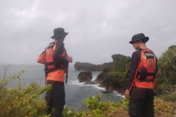 Tim SAR gabungan mencari dua pemancing hilang di tebing Gunungkidul